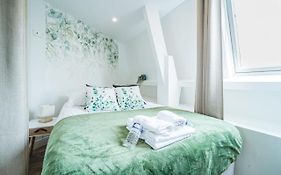 Parisian Flat With Eiffel Tower View